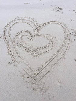 hearts drawn in sand, single mom, dating as a single mom, lds dating, dating disasteres, amywearsblack.com, amy mueller, amyemueller.com